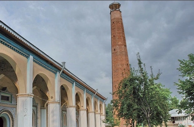 Уникальный исторический памятник - мечеть с самым высоким на Южном Кавказе минаретом - ВИДЕО