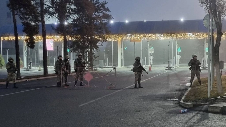 В центре Алматы продолжается стрельба