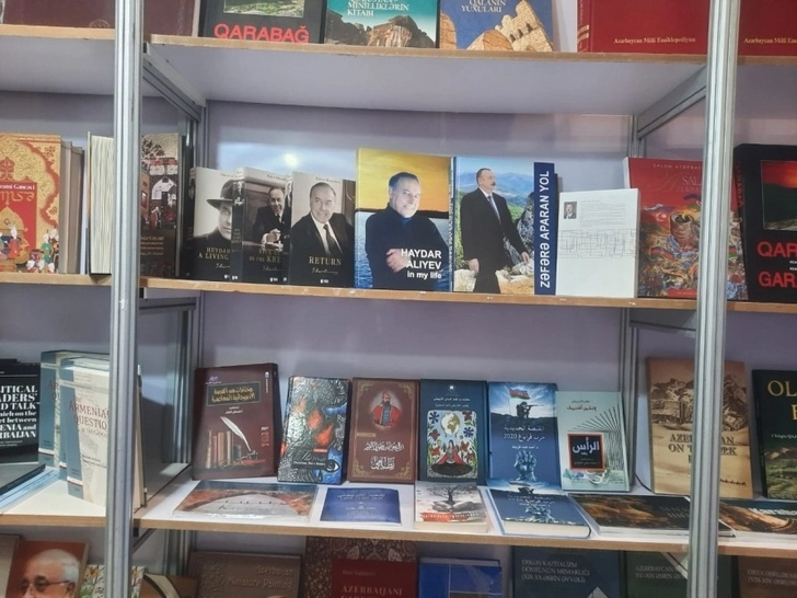 Media.az - Новости Азербайджана - Азербайджан представлен на Международной книжной выставке в столице Катара - ФОТО