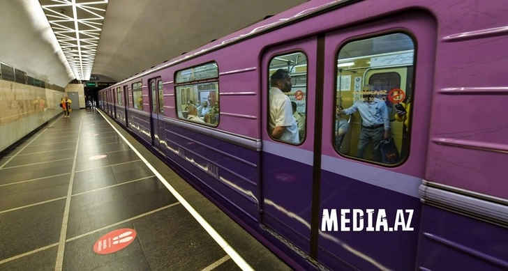 В бакинском метро возникла техническая неисправность в поезде
