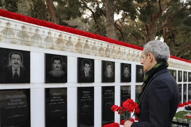 Посол Франции в Азербайджане посетил Аллею шехидов - ФОТО