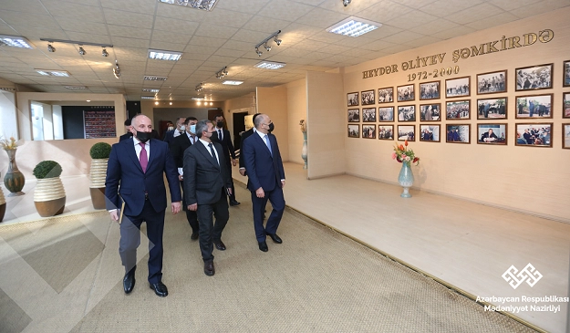 Анар Керимов посетил культурные учреждения Шамкирского района