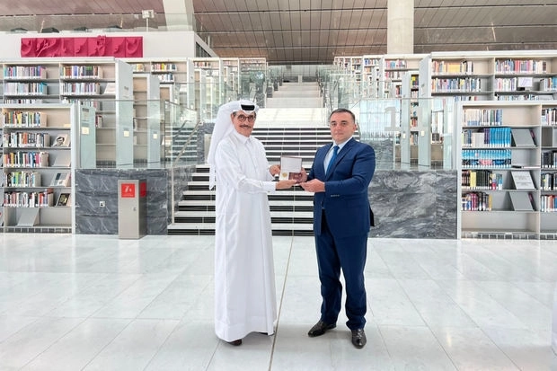 Азербайджан наградил катарского министра - ФОТО
