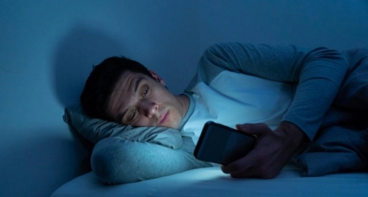 Исследователи связали недосып и избыток сна с развитием слабоумия