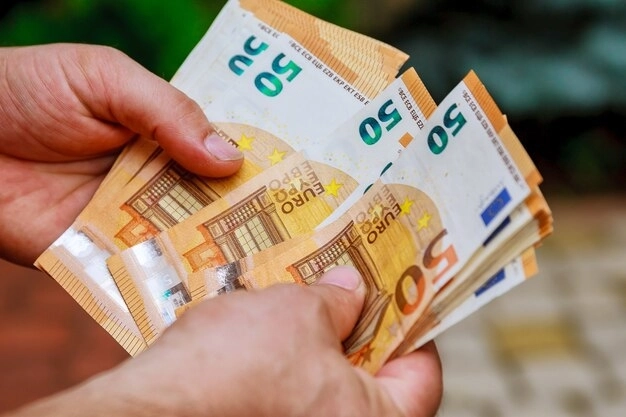 Манат незначительно подешевел по отношению к евро и лире