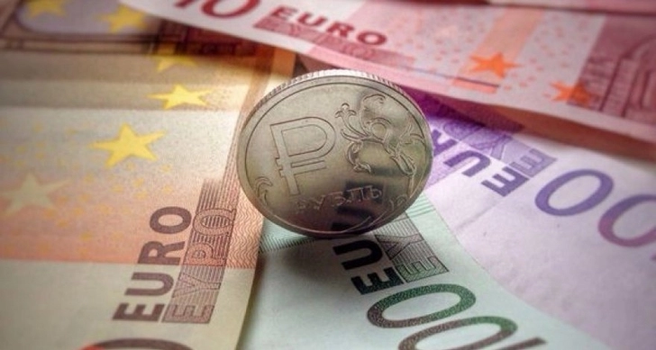Манат подорожал по отношению к евро, рублю и лире