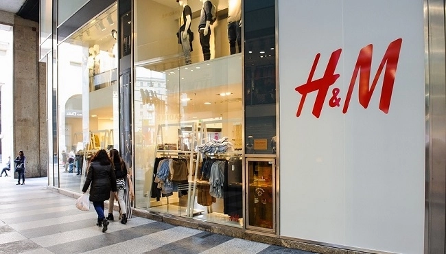 Компания H&M приостанавливает продажи в России
