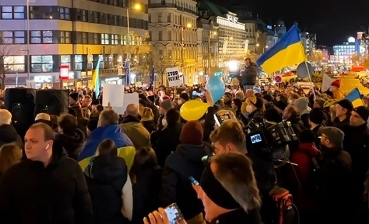 В Праге проходит митинг в поддержку Украины - ВИДЕО