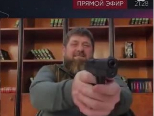 Рамзан Кадыров вышел в прямой эфир с пистолетом в руках  - ВИДЕО