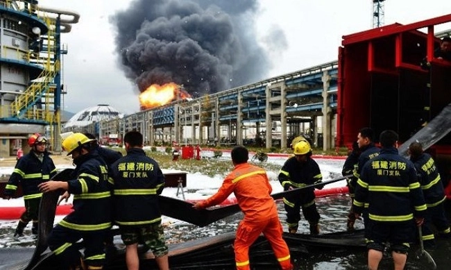 Крупный пожар на заводе в Китае: есть погибшие
