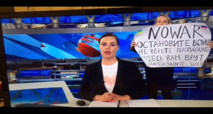 Екатерина Андреева прокомментировала призывы на антивоенном плакате Марины Овсянниковой - ВИДЕО