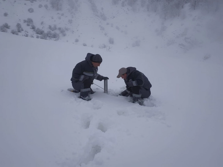 В Азербайджане проводят замеры снежного покрова в высокогорьях Большого и Малого Кавказа - ВИДЕО