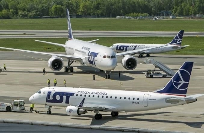 Польская авиакомпания открывает прямые рейсы в Баку - ФОТО