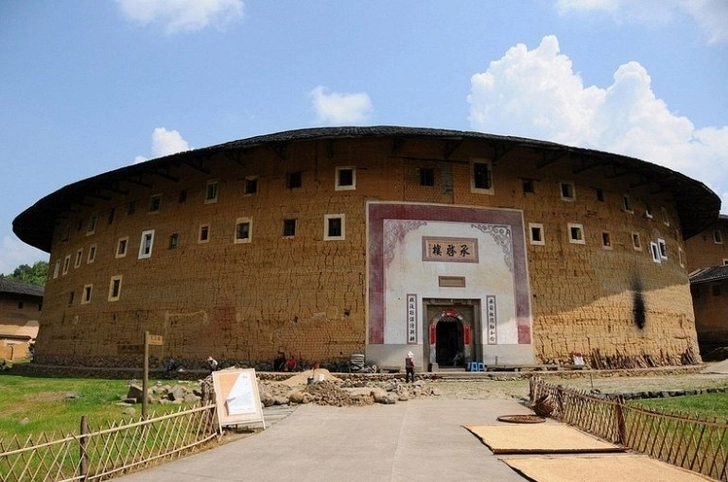 Дома-крепости в форме кольца в китайской провинции Фуцзянь - ФОТО