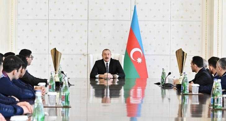Глава государства во второй раз за месяц встретился с азербайджанскими борцами – ВИДЕО