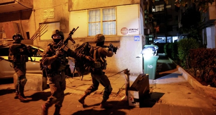 В Израиле мужчина открыл стрельбу по посетителям кафе, есть раненые - ВИДЕО