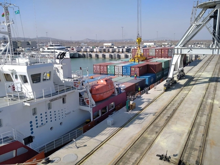 Бакинский порт имеет налоговую задолженность около полумиллиона манатов