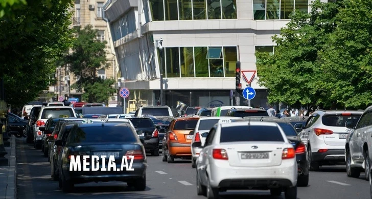 Вниманию водителей: движение на ряде проспектов Баку будет ограничено