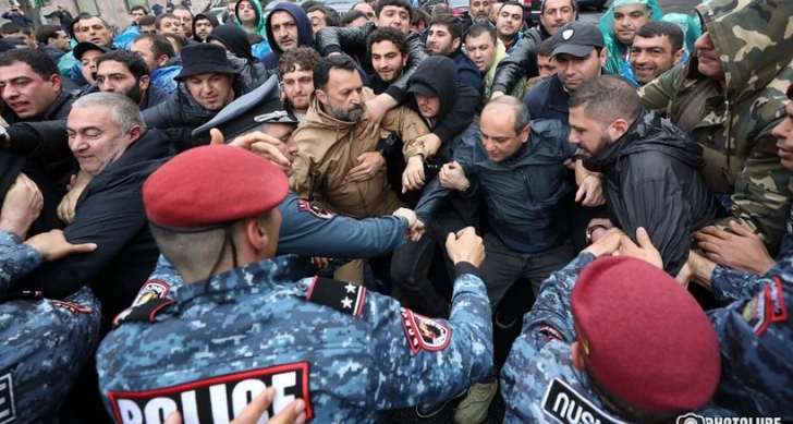 В Армении задержали 206 участников акций протеста оппозиции - ОБНОВЛЕНО/ВИДЕО