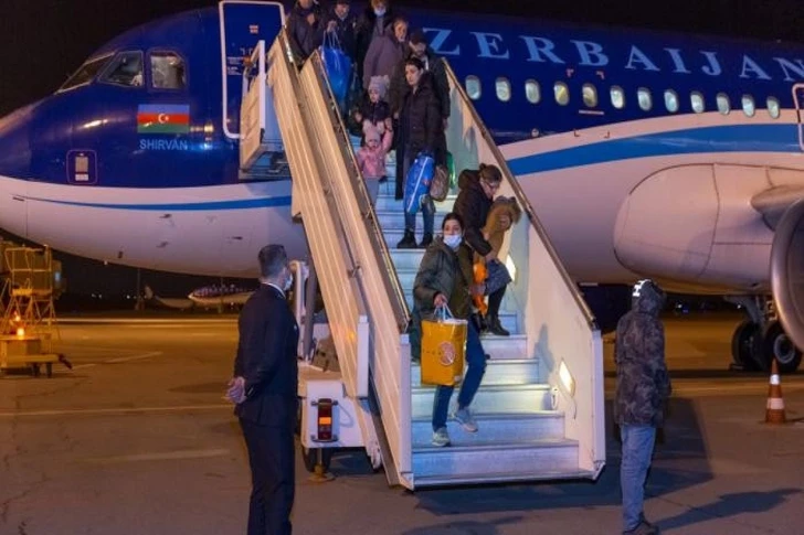 Оказавшиеся в трудной ситуации в Украине девять азербайджанцев эвакуированы на родину