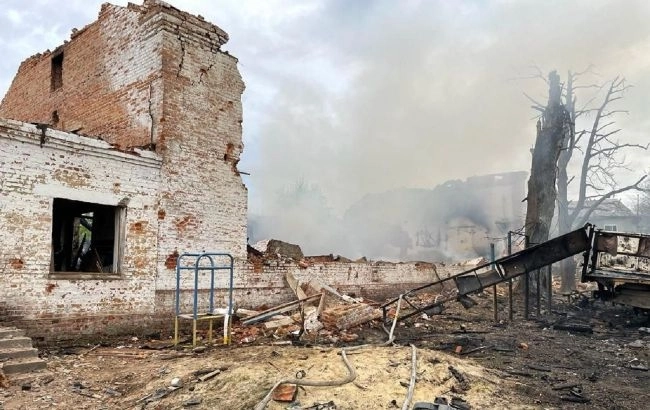 По школам и домам в Черниговской области нанесен авиаудар, есть погибшие и раненые