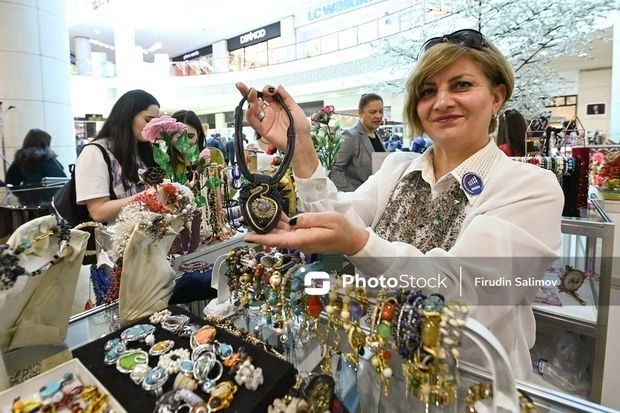 Выставка рукодельных работ женщин-предпринимателей в Баку - ФОТОРЕПОРТАЖ