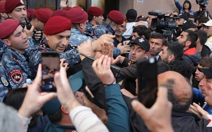 В Армении возбудили 12 уголовных дел после протестов