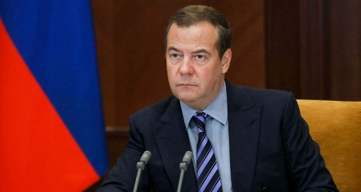 Медведев: России плевать на мнение G7