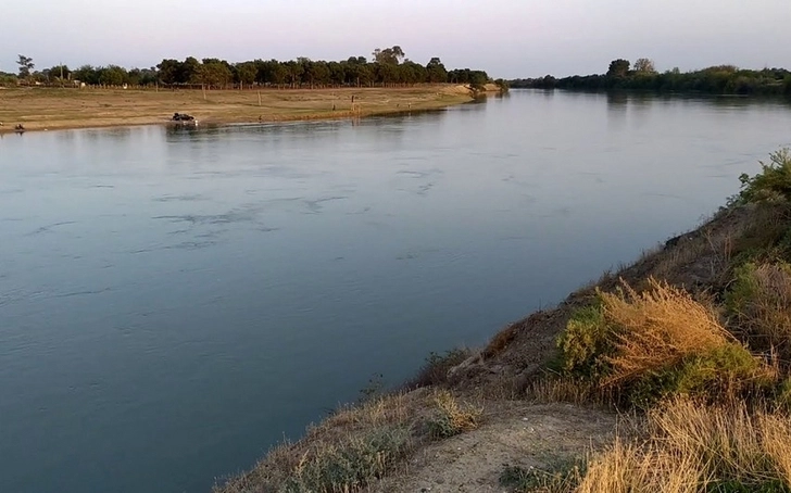 Уровень воды в реке Кура стремительно повышается