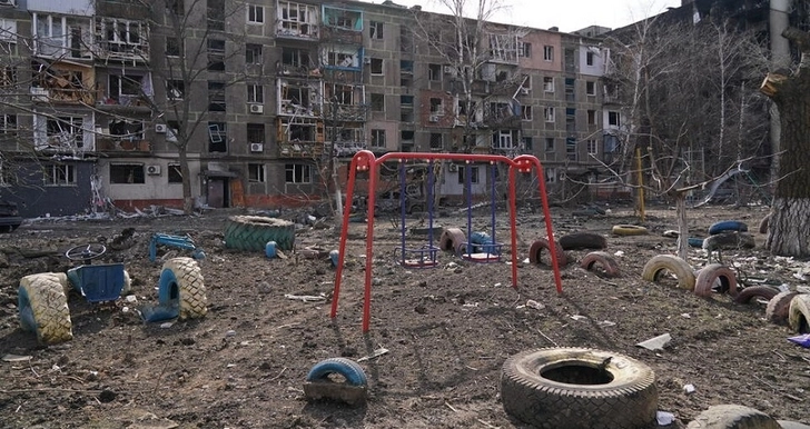 В украинском Мариуполе на территории школы подорвался подросток - ФОТО