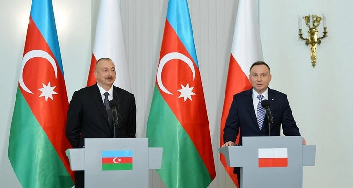 Анджей Дуда поздравил Ильхама Алиева с Днем Независимости