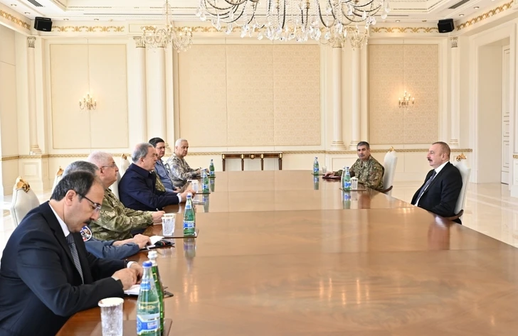 Ильхам Алиев принял делегацию во главе с министром обороны Турции Хулуси Акаром - ФОТО