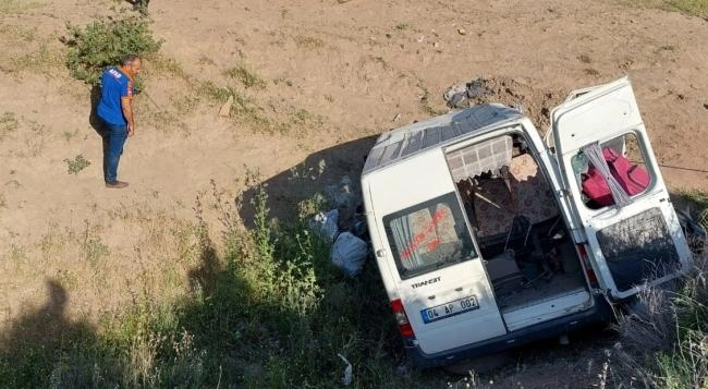 В Турции микроавтобус попал в ДТП, есть погибшие - ФОТО