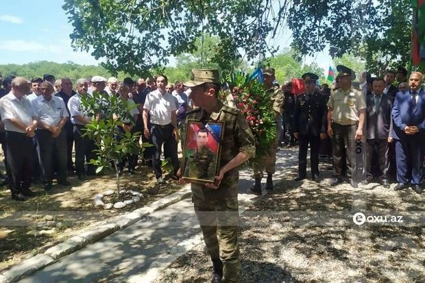 Тело военнослужащего, трагически погибшего в Кельбаджарском районе, предано земле - ФОТО