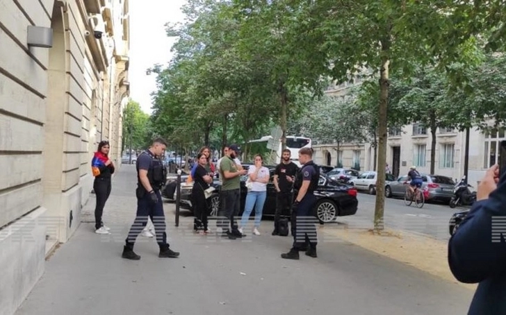 В Париже армяне устроили провокацию возле Азербайджанского культурного центра, есть пострадавшие - ФОТО
