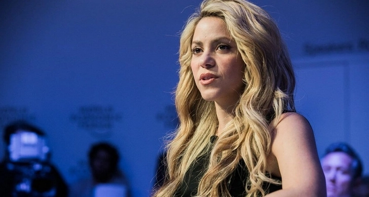 Певица Шакира выглядит подавленной после того, как в СМИ появились снимки ее мужа - ФОТО