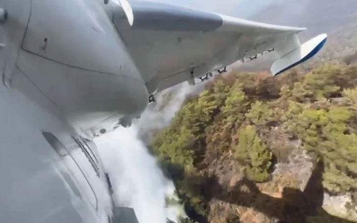 Самолет-амфибия МЧС Азербайджана продолжает борьбу с пожаром в Турции - ВИДЕО