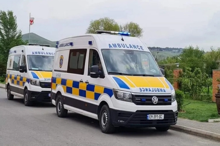 В Грузии микроавтобус с туристами попал в ДТП, есть раненые