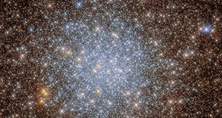 Hubble показал тысячи звезд на одной фотографии: яркий кадр - ФОТО