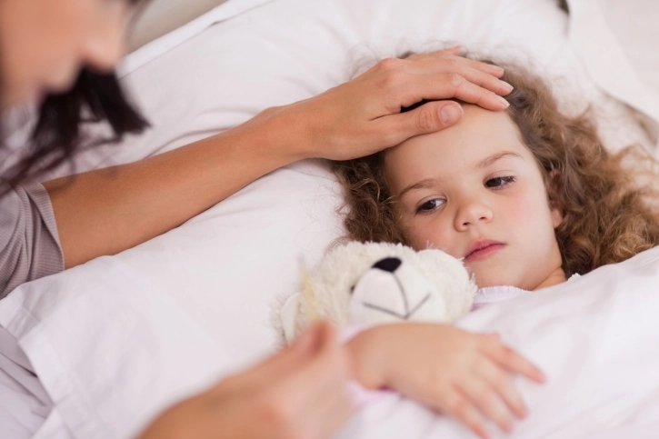Как должны вести себя родители, когда их ребенок отравился? Советует педиатр Минздрава