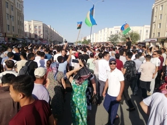 В Узбекистане начался массовый протест каракалпаков против изменения Конституции - ФОТО/ВИДЕО