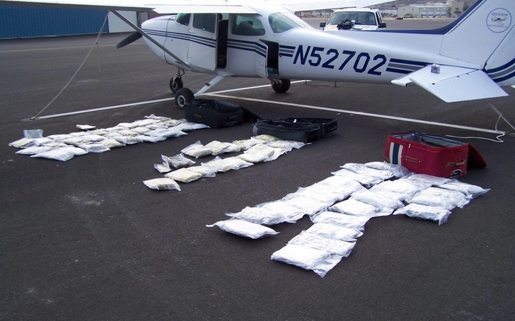 Военно-воздушные силы Бразилии перехватили самолет с 500 кг кокаина