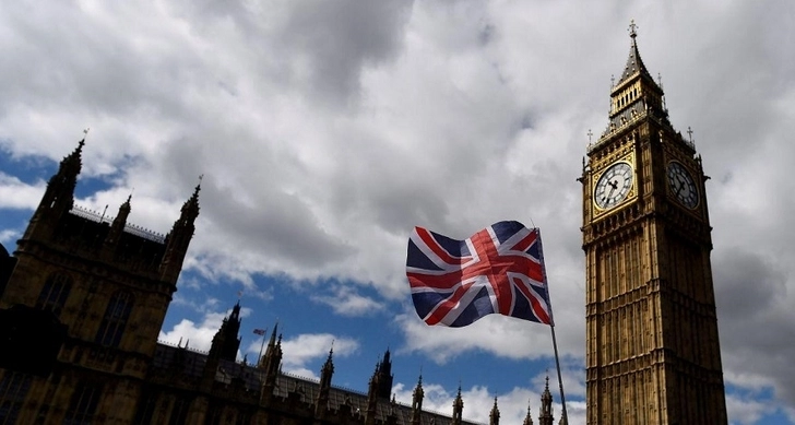 Члены правительства Великобритании массово подают в отставку