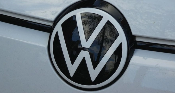 В Volkswagen предлагают ввести платный проезд с автопилотом