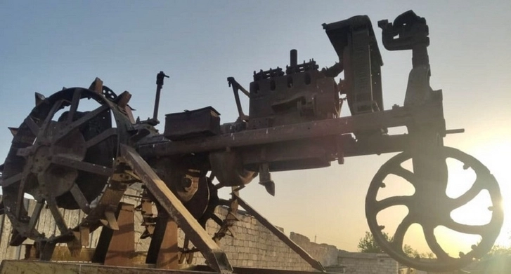 В Джалилабаде хранится раритетный трактор - ФОТО