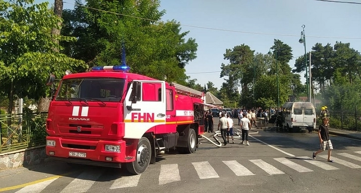В Огузском районе сгорел пассажирский микроавтобус - ФОТО