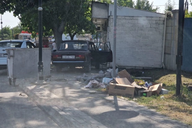 В Балакене оштрафованы лица, бросавшие мусор мимо урн - ФОТО