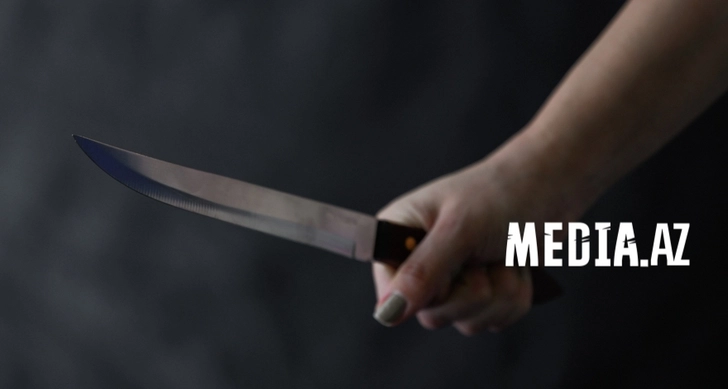 В Баку женщина ударила ножом своего знакомого