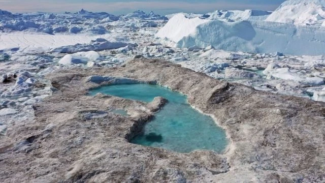 Ледники Гренландии потеряли за день миллиарды тонн воды