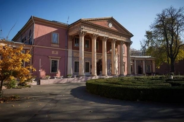 В результате ракетного обстрела Одессы поврежден музей, внесенный в список ЮНЕСКО - ФОТО